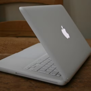 71672 laptops review apple macbook white notebook image1 mqhprfdbfs